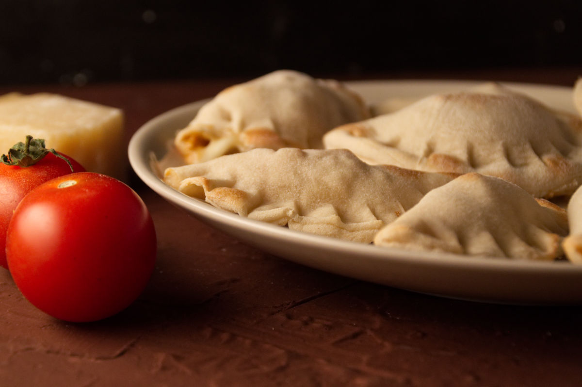 Einfacher Partysnack: Schnelle Mini-Calzone mit Schinken