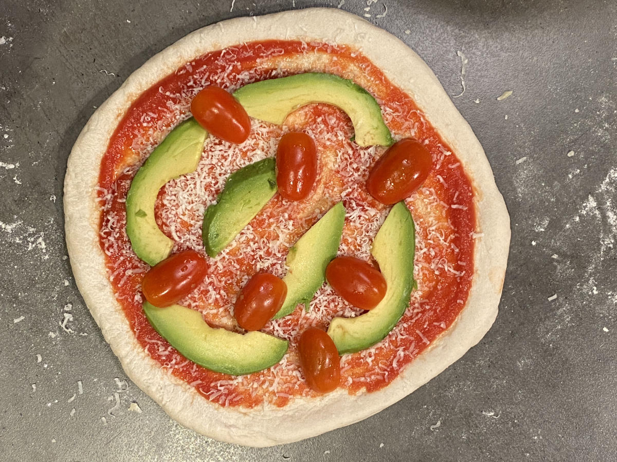 6 Pizza Avocado Tomaten Salamico