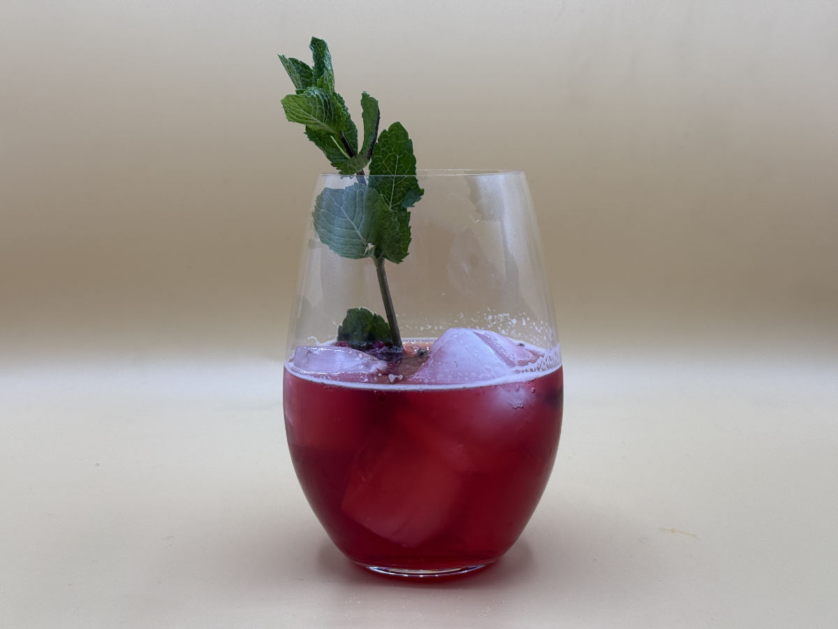 Alkoholfreier Hibiskus Wild Berry Spritz