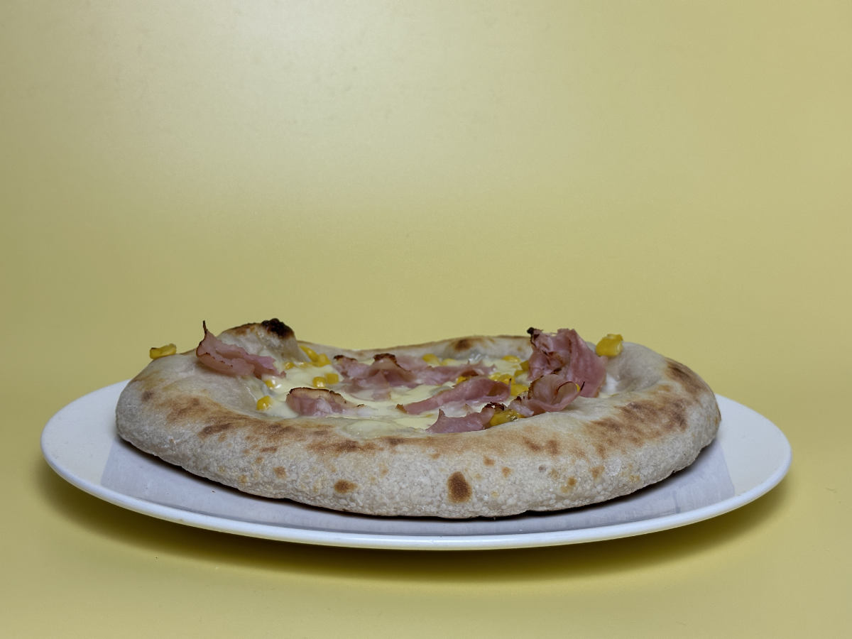 Weiße Pizza Mimosa: Pizza Bianca mit Mais und Sahne