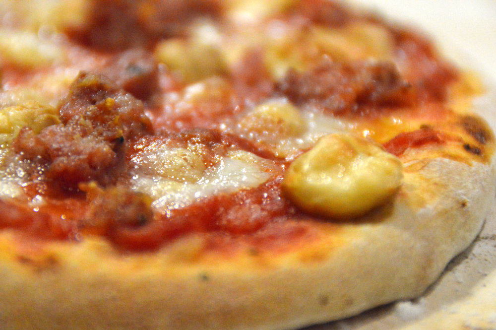 Pizza Scamorza und Salsiccia mit Trüffel