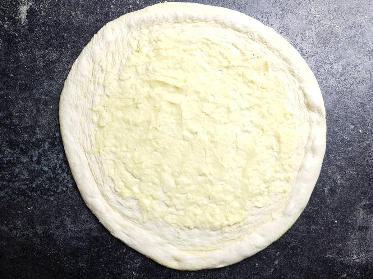 2 Pizza Blaubeere Mozzarella Salamico